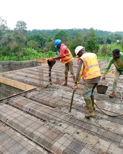 Coulage de dalle. Nos équipes au travail, coulage par tronçons