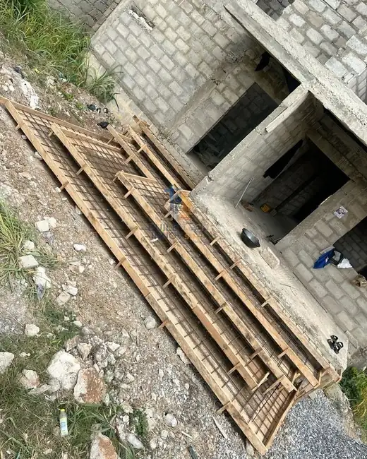 Chantier résidentiel. Ferraillage et coffrage avant coulage