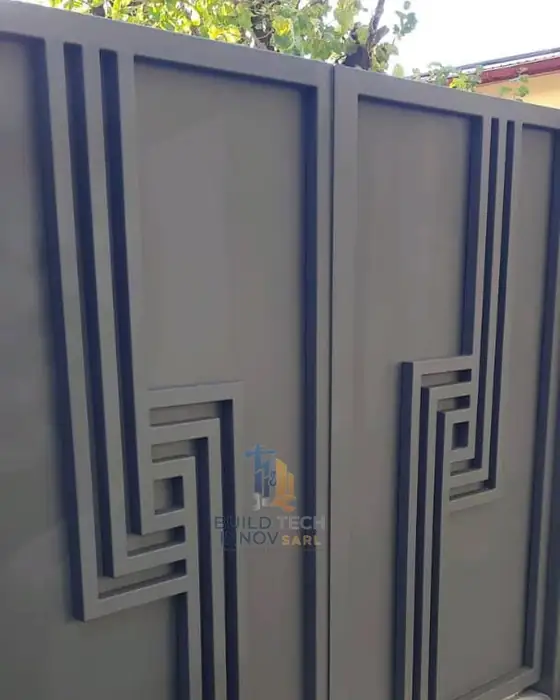 Metal gate with geometric patterns made in the workshop